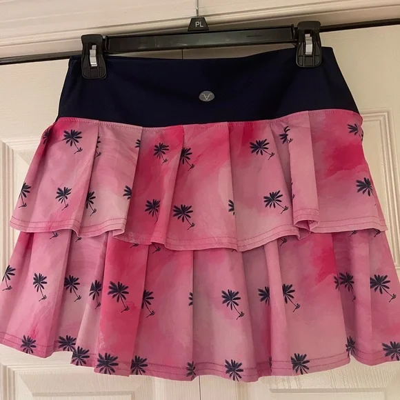 Super pretty pink and navy tennis skirt size Medium
Faye Florie - Picture 2 of 5